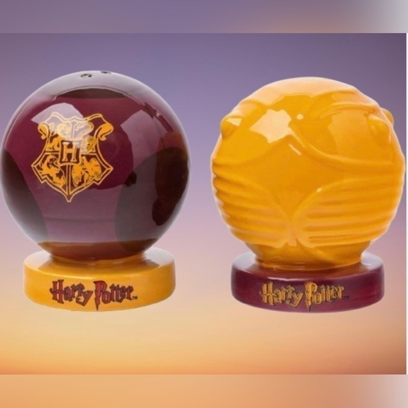 🪄QUAFFLE SNITCH Salt Pepper Shaker Set Quidditch Harry Potter Unique Gift - Picture 1 of 7